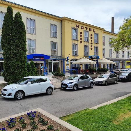 Hotel Beke Sziget Komló Buitenkant foto