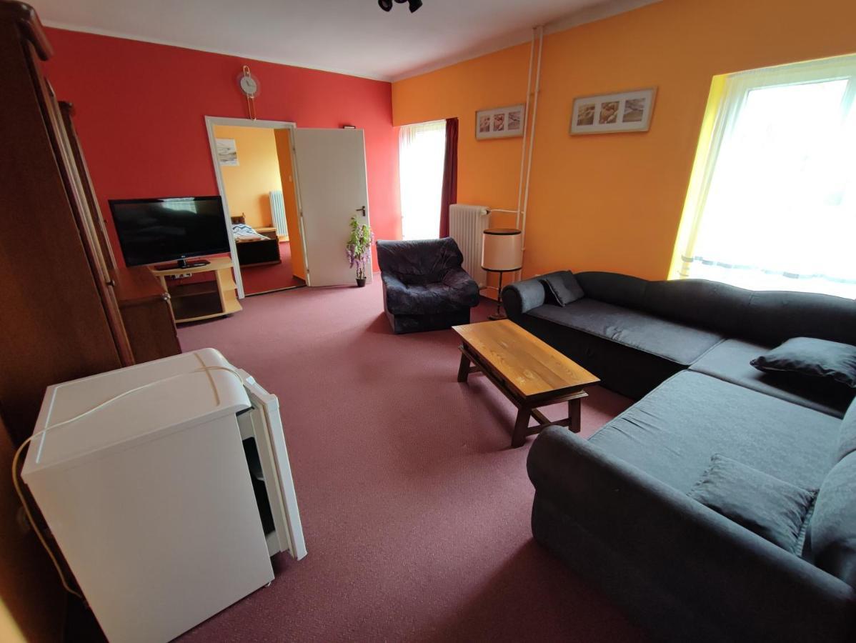 Hotel Beke Sziget Komló Buitenkant foto