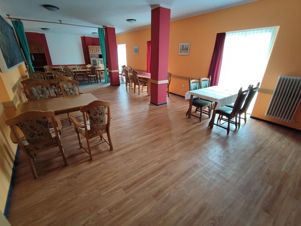 Hotel Beke Sziget Komló Buitenkant foto