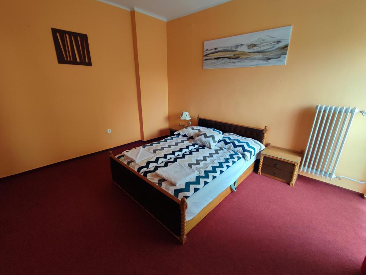 Hotel Beke Sziget Komló Buitenkant foto