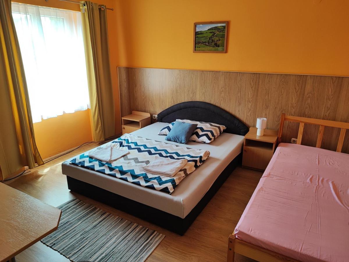 Hotel Beke Sziget Komló Buitenkant foto