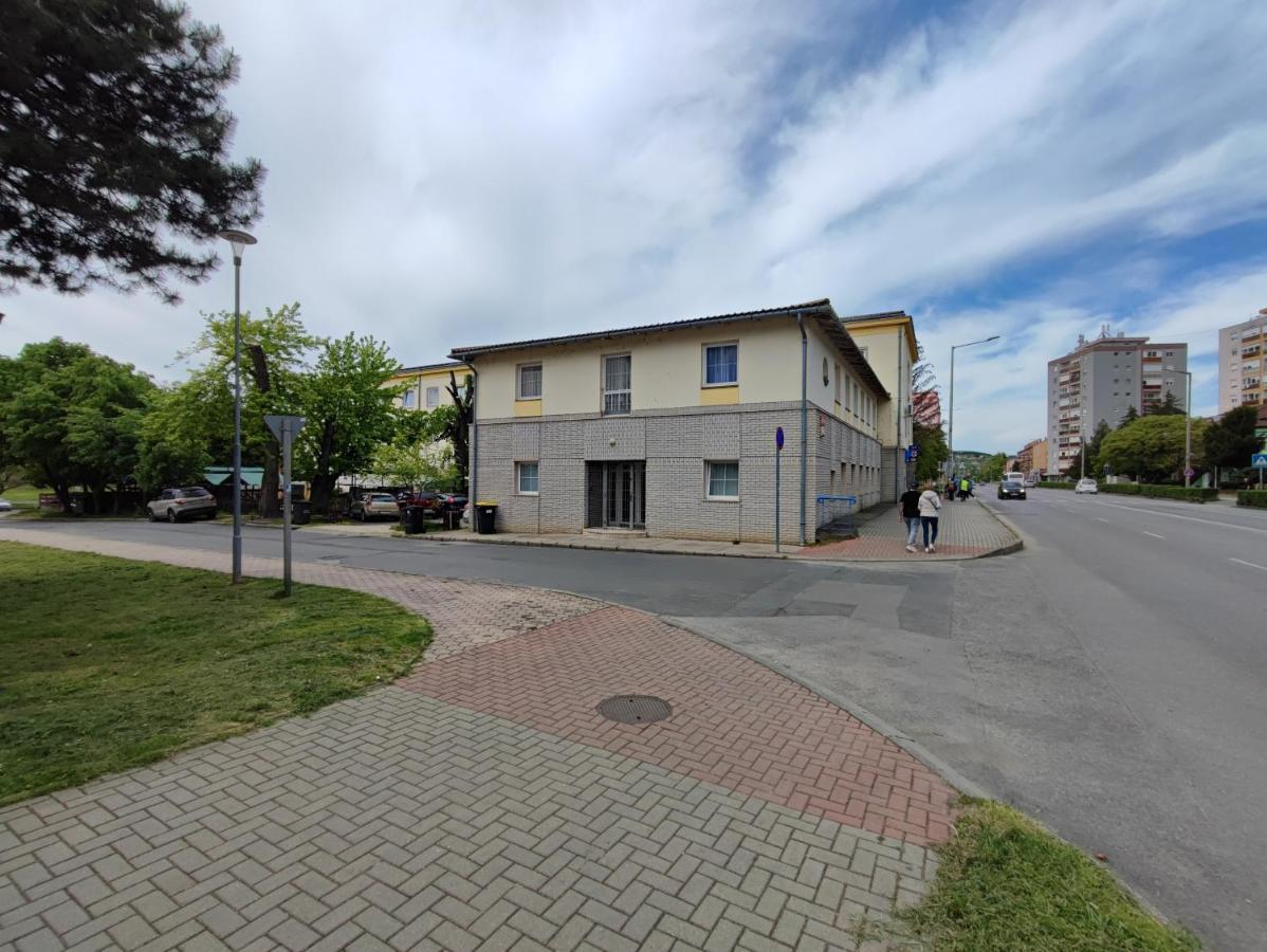 Hotel Beke Sziget Komló Buitenkant foto