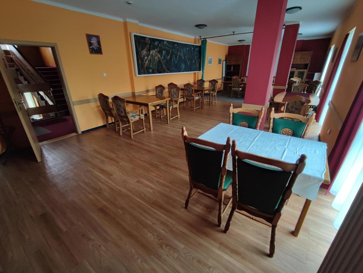 Hotel Beke Sziget Komló Buitenkant foto