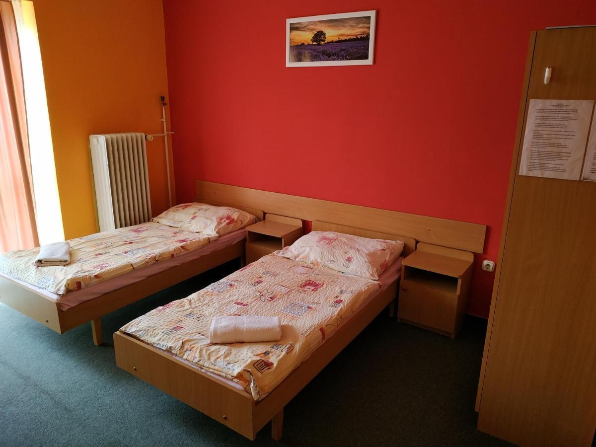 Hotel Beke Sziget Komló Buitenkant foto