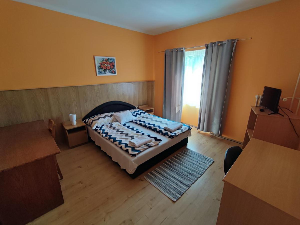 Hotel Beke Sziget Komló Buitenkant foto