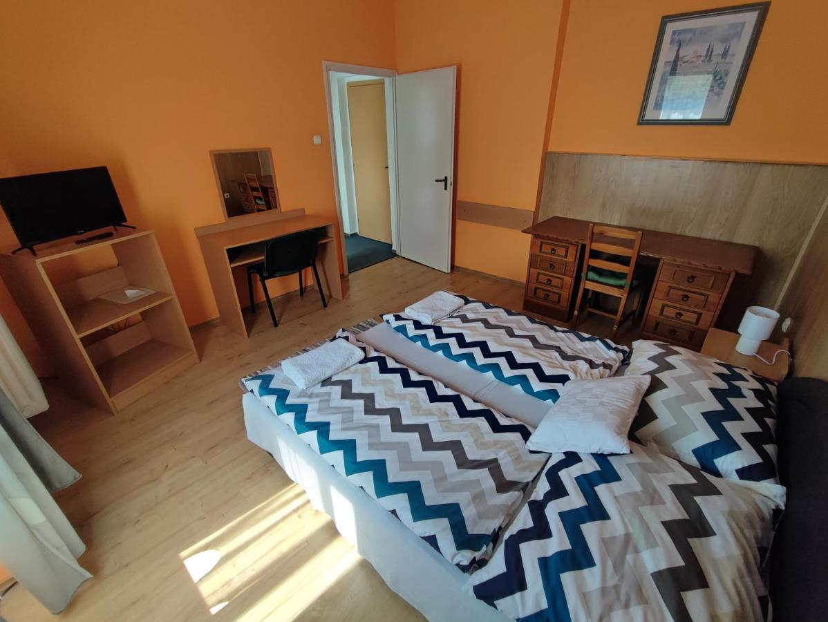 Hotel Beke Sziget Komló Buitenkant foto