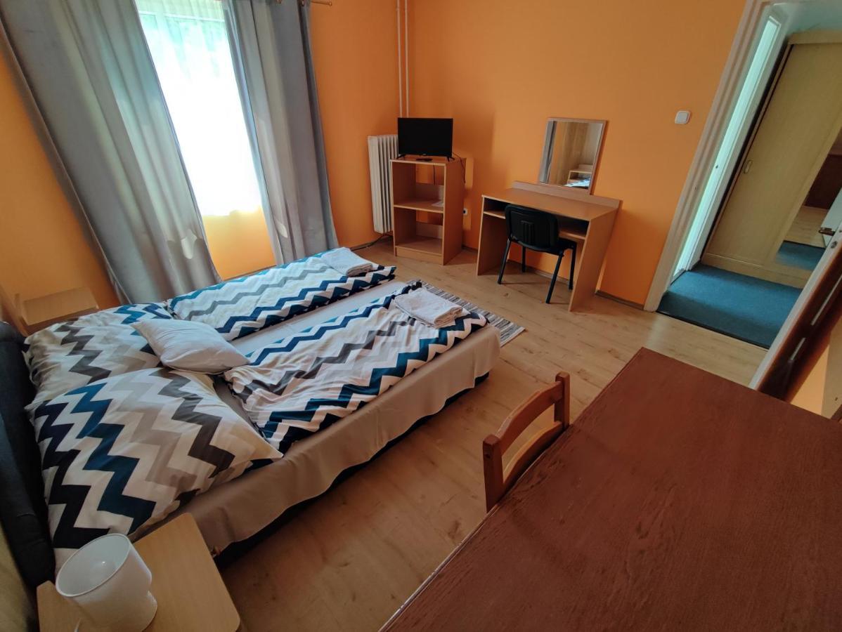 Hotel Beke Sziget Komló Buitenkant foto