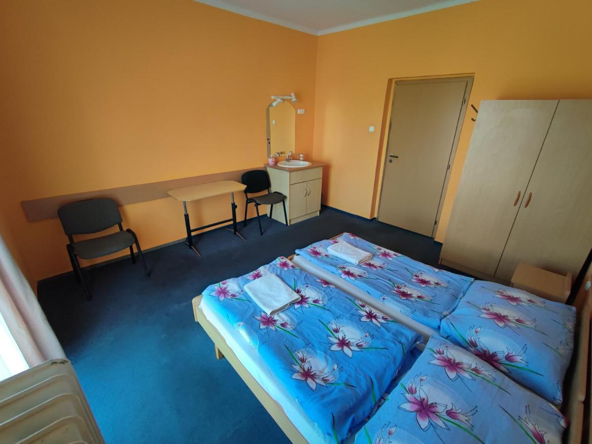 Hotel Beke Sziget Komló Buitenkant foto